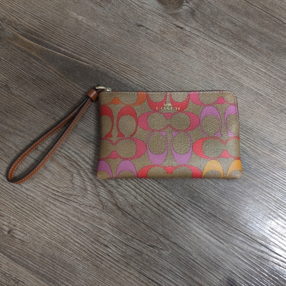 Coach Corner Zip Rainbow Signature Wristlet NWOT C1868 EUC